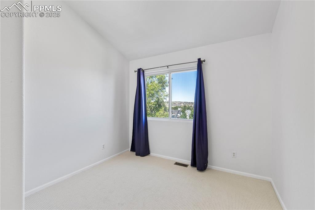 Image 21 of 34: Bedroom