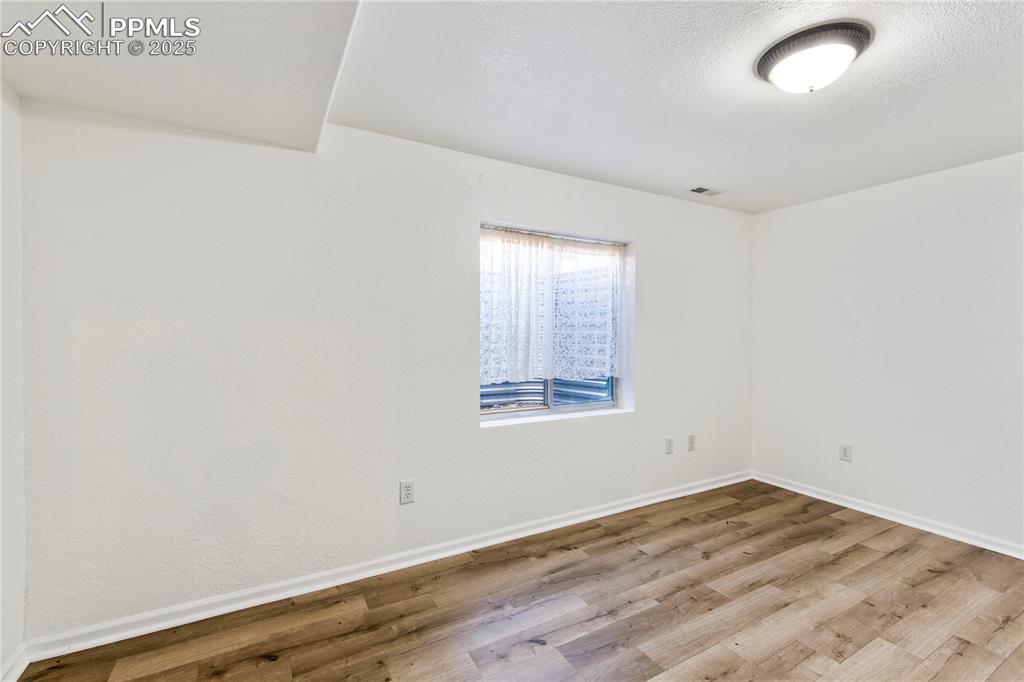 Image 26 of 34: Bedroom