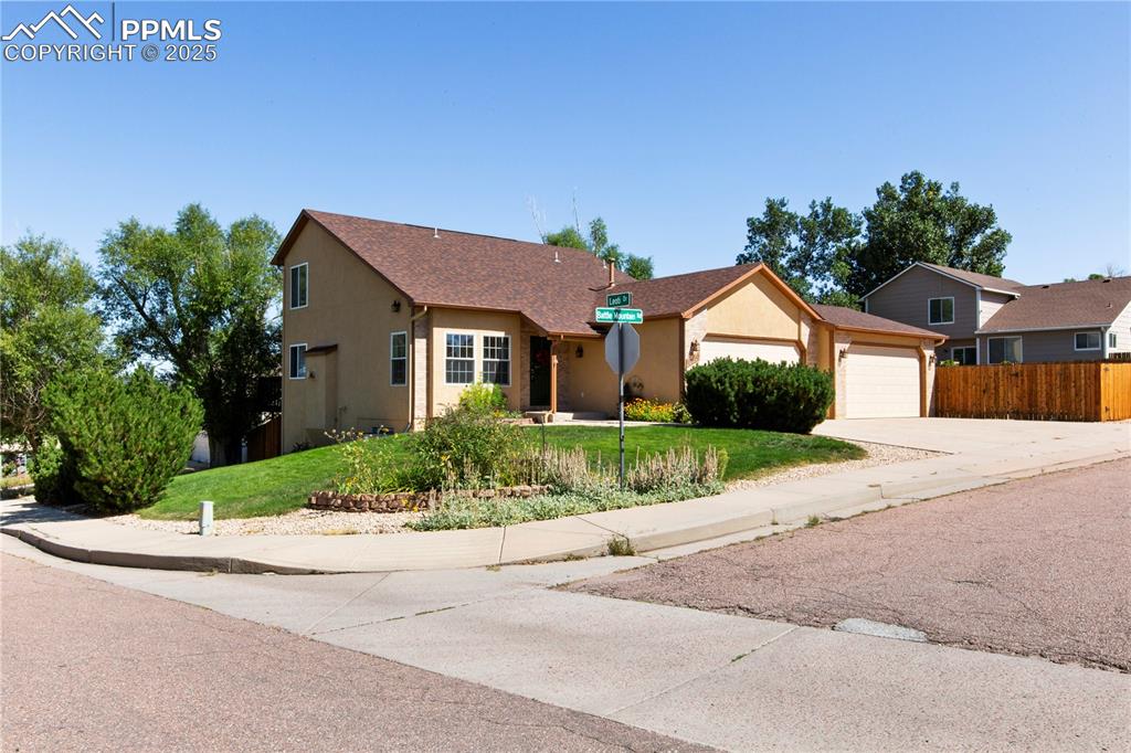 Image 3 of 34: Front of Structure