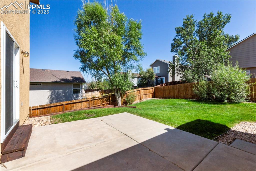 Image 32 of 34: Patio