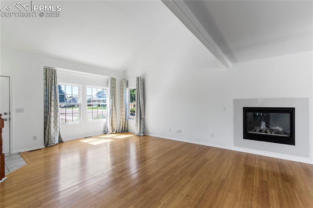 Image 6 of 34: Living Room