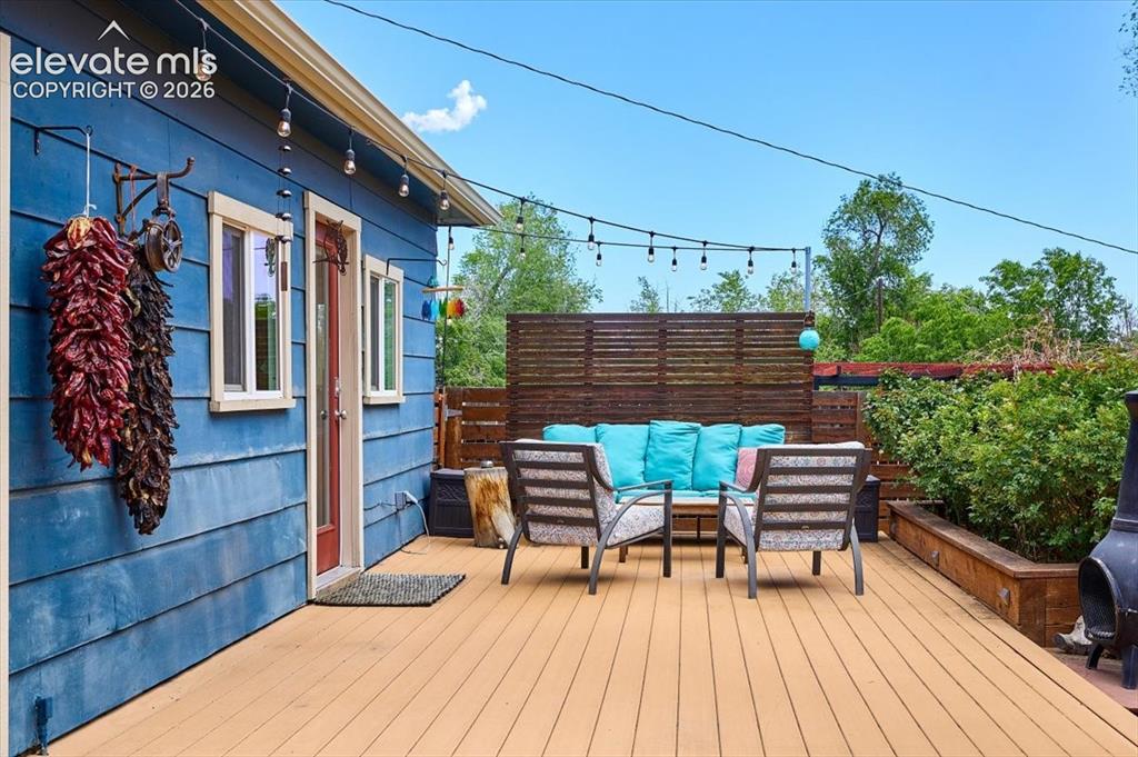 Image 44 of 50: Deck