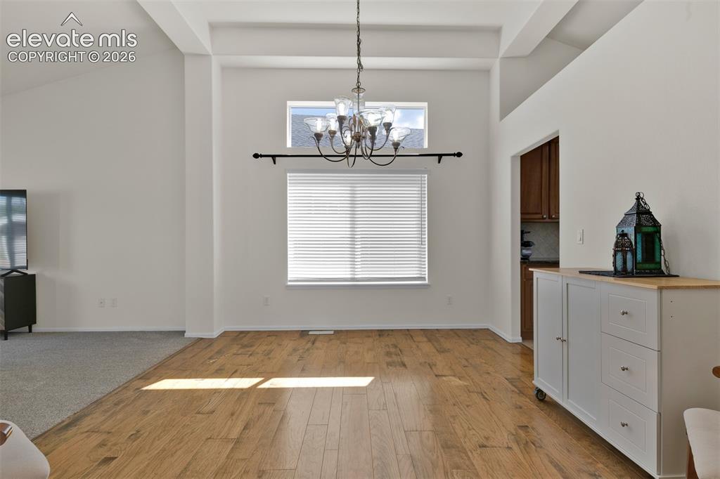 Image 13 of 50: Dining Area