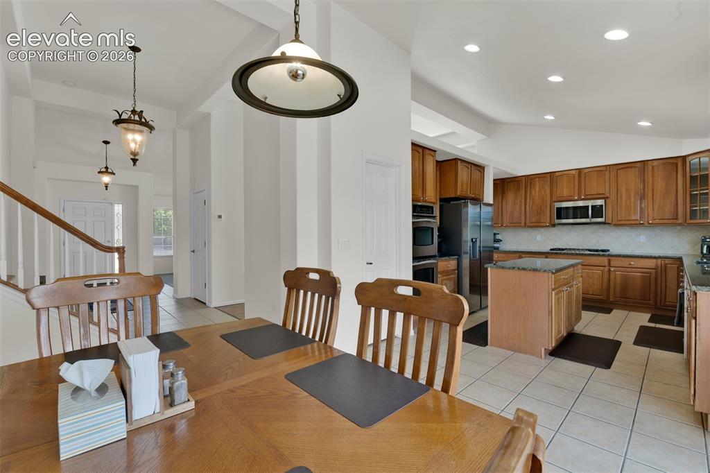 Image 19 of 50: Dining Area