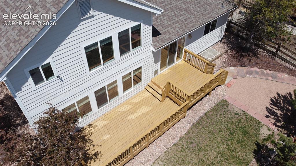 Image 5 of 50: Back of Structure