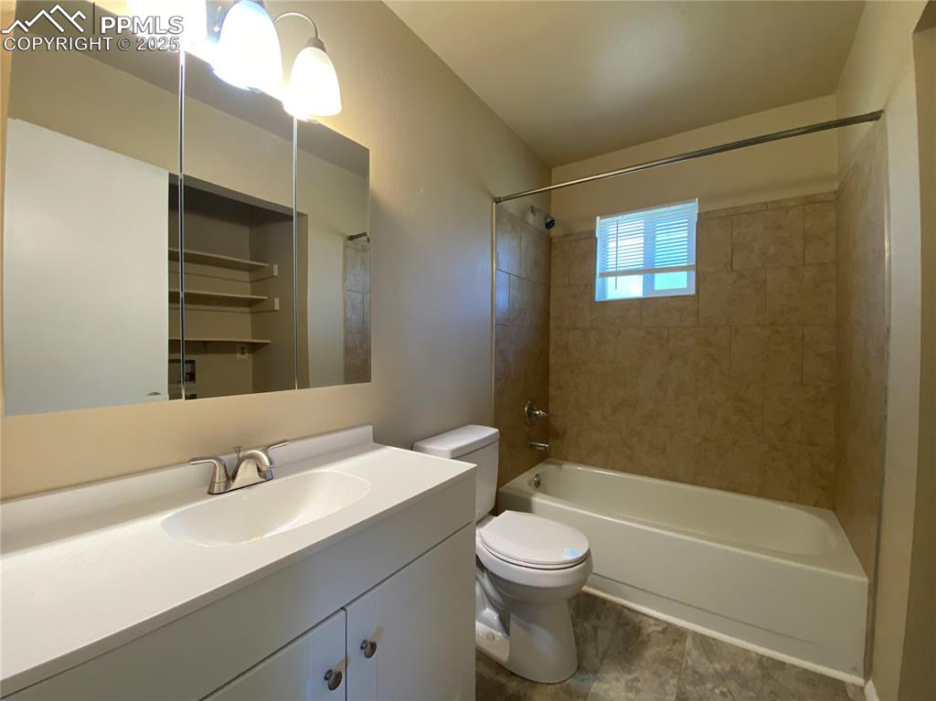 Image 12 of 15: Bathroom