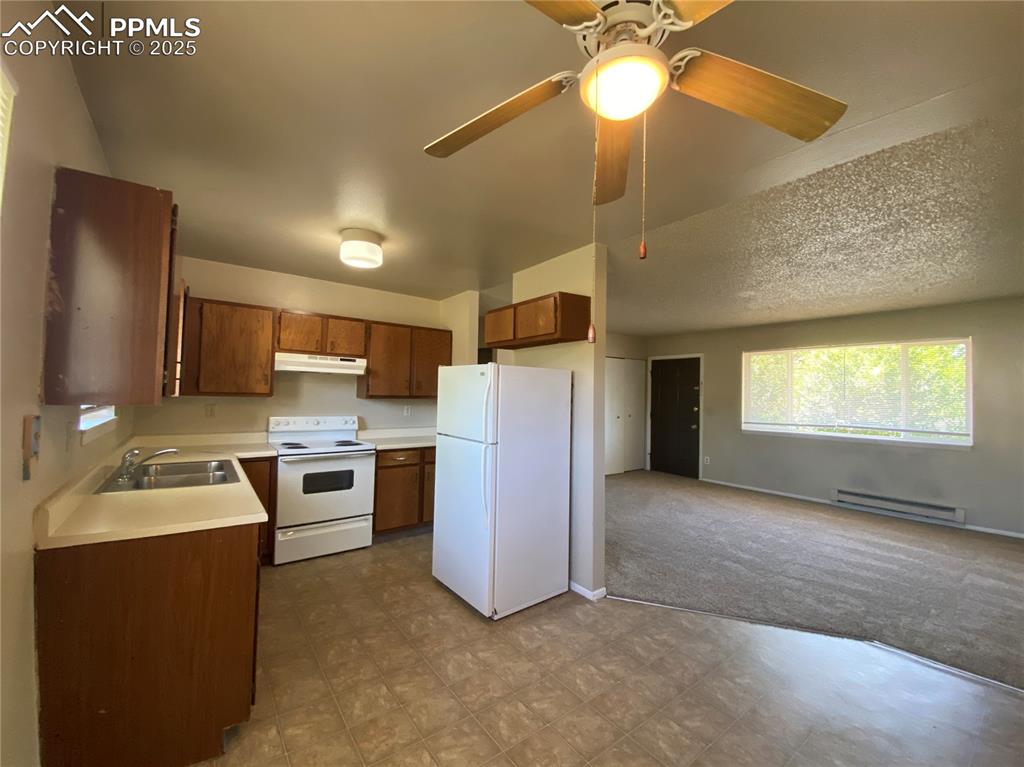 Image 8 of 15: Kitchen