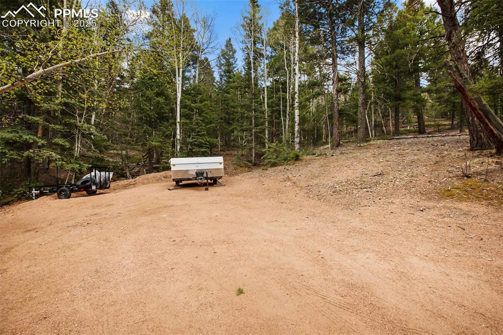 Image 35 of 49: Ample parking at top of driveway