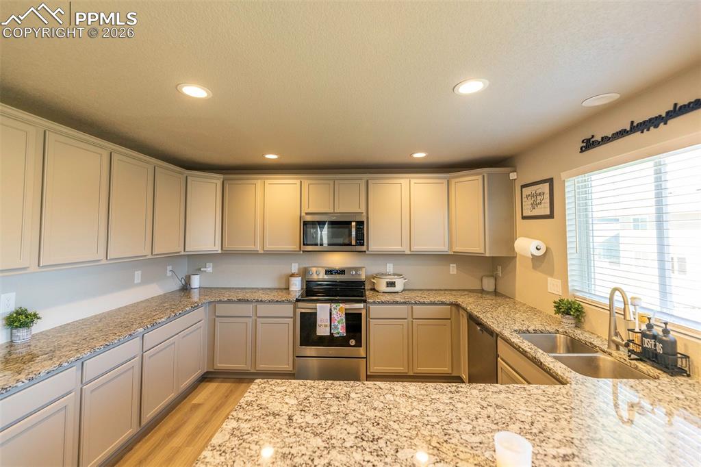 Image 14 of 48: Kitchen