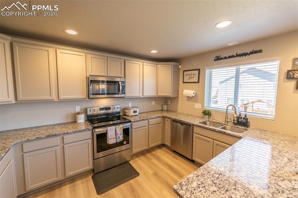 Image 16 of 48: Kitchen