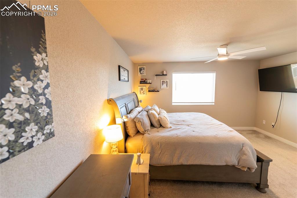 Image 18 of 48: Bedroom