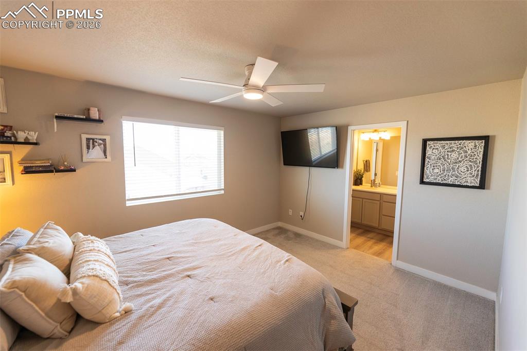 Image 19 of 48: Bedroom