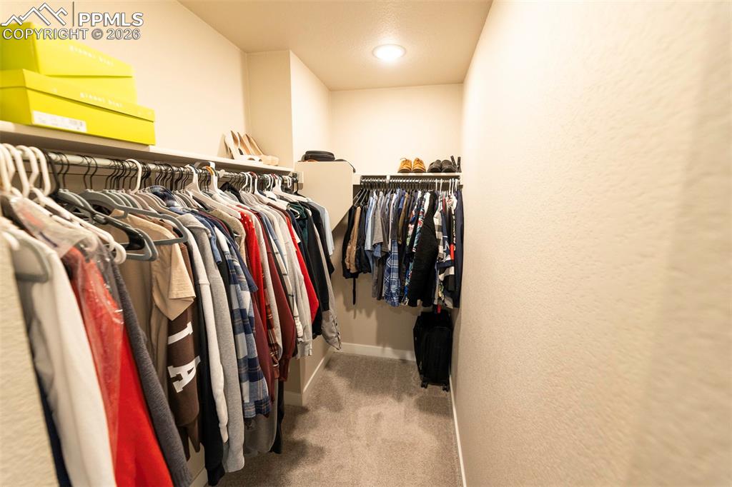 Image 23 of 48: Closet