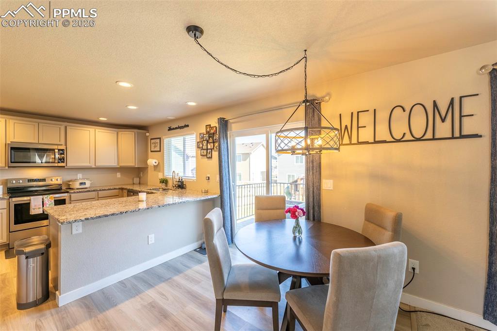 Image 6 of 48: Dining Area