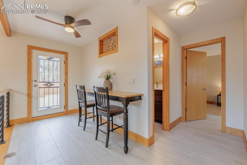 Image 17 of 42: Dining Area