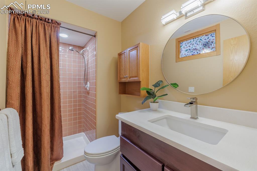 Image 20 of 42: Bathroom