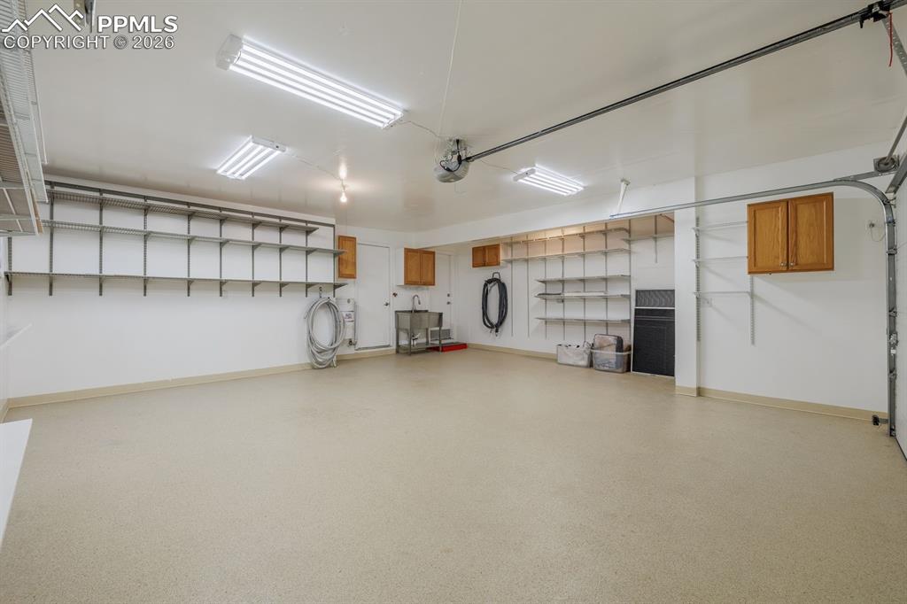 Image 23 of 42: Garage