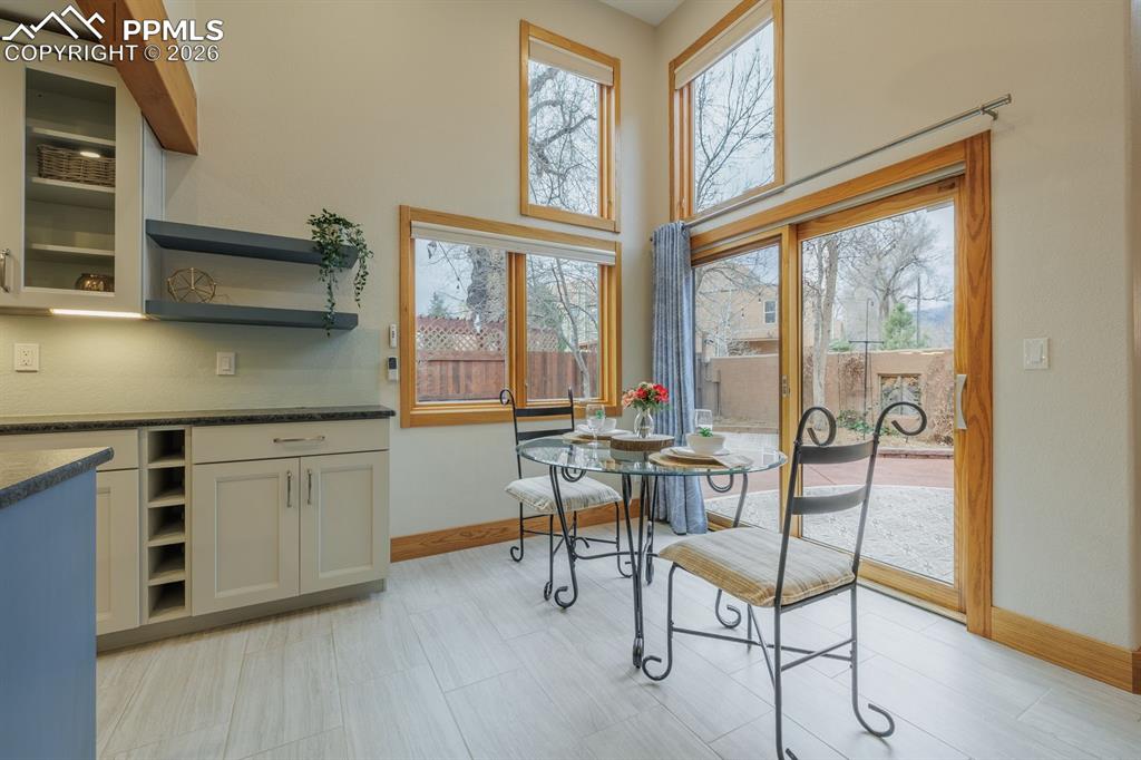 Image 8 of 42: Dining Area