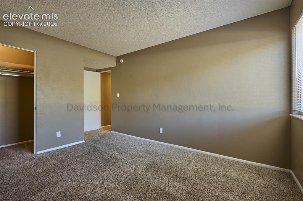 Image 10 of 12: Bedroom
