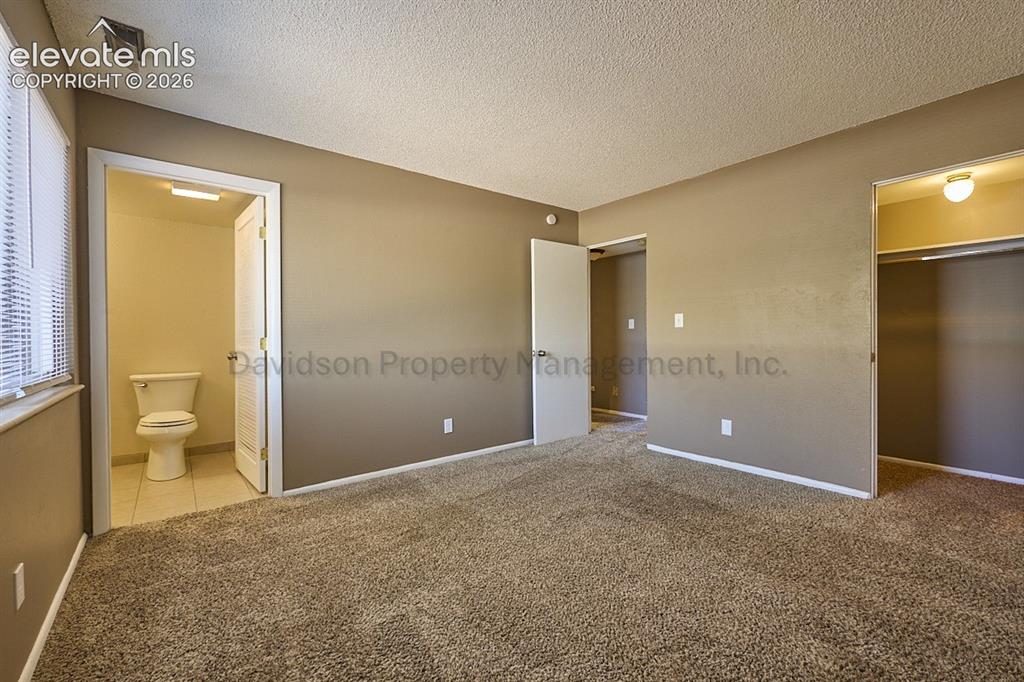Image 8 of 12: Bedroom
