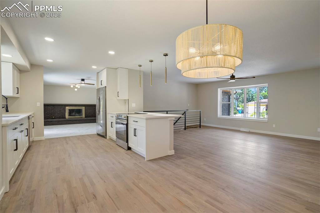 Image 11 of 50: Kitchen