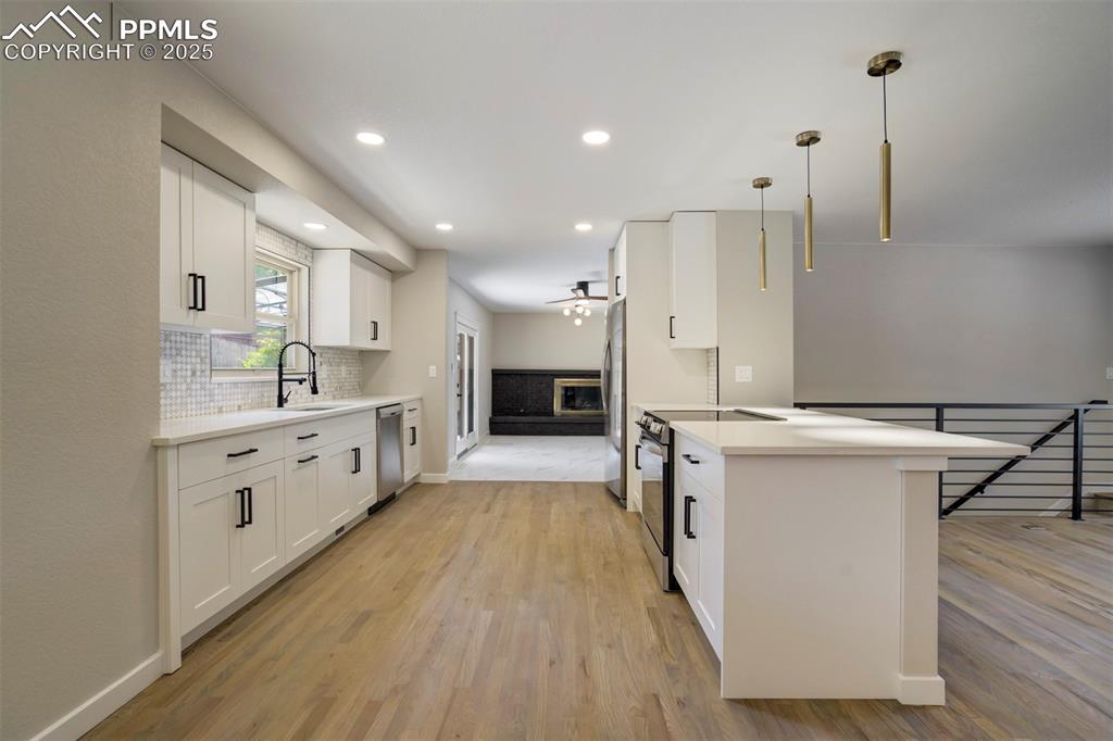 Image 12 of 50: Kitchen