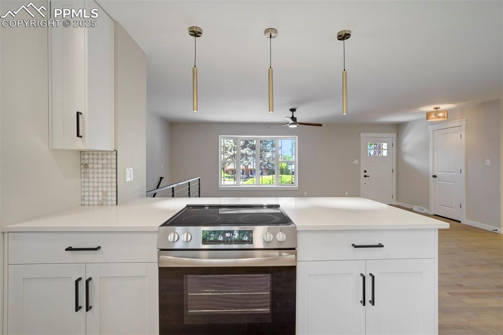 Image 15 of 50: Kitchen