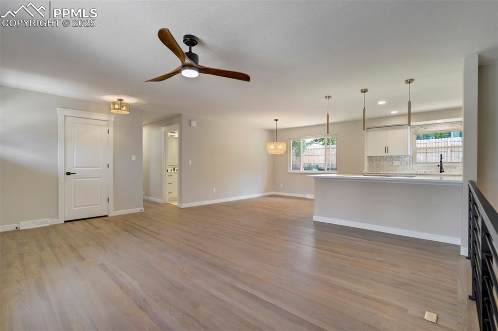 Image 9 of 50: Living Room
