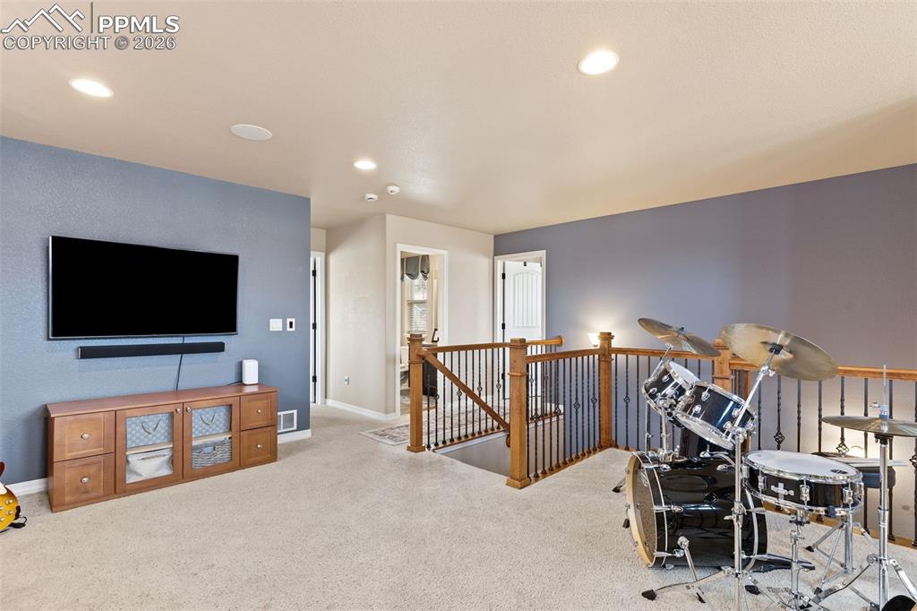 Image 23 of 45: Loft