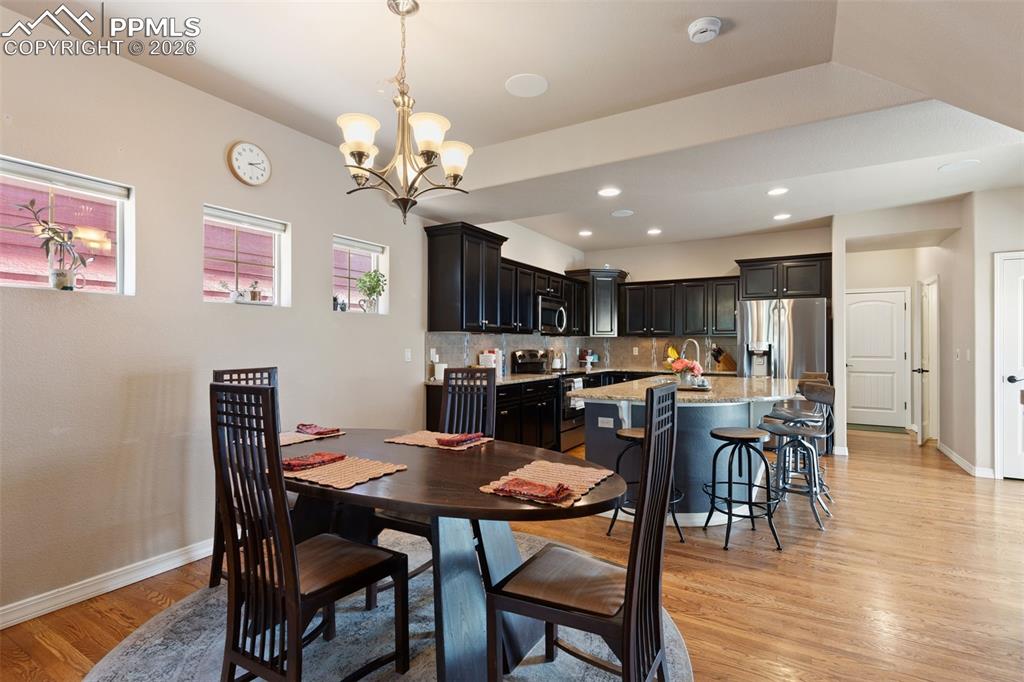 Image 9 of 45: Dining Area