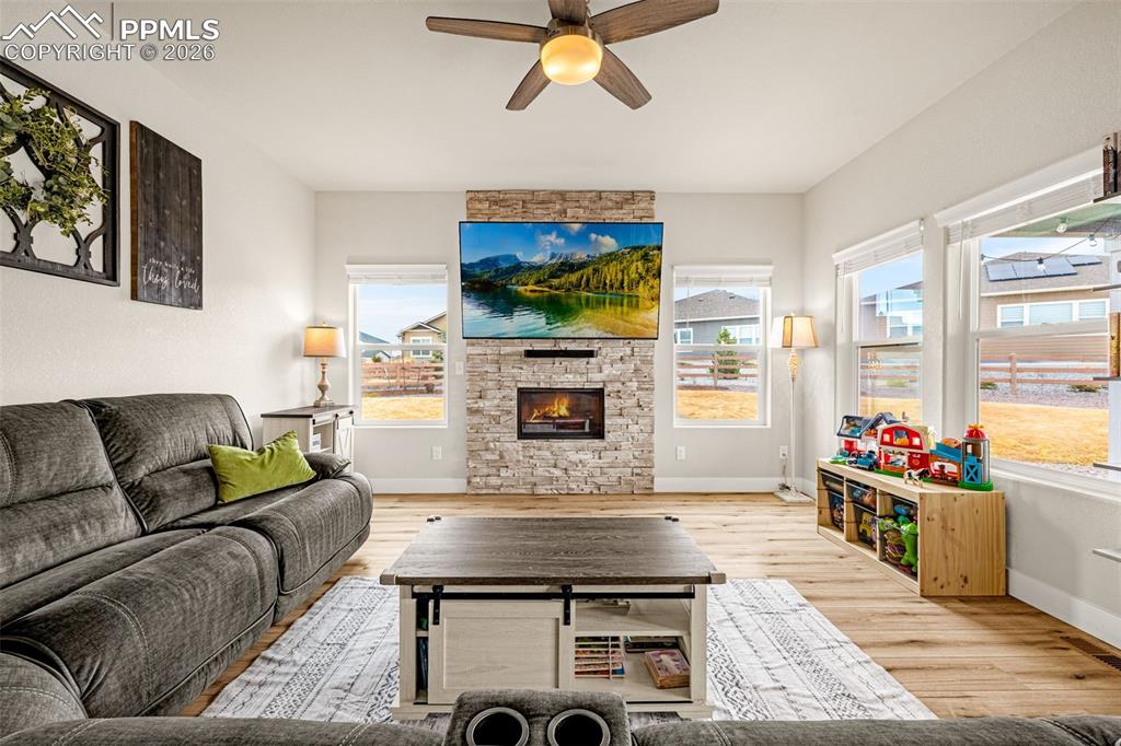 Image 13 of 41: Living Room