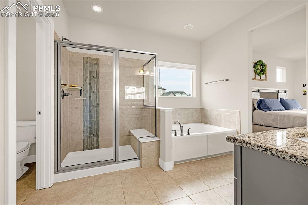 Image 21 of 41: Bathroom