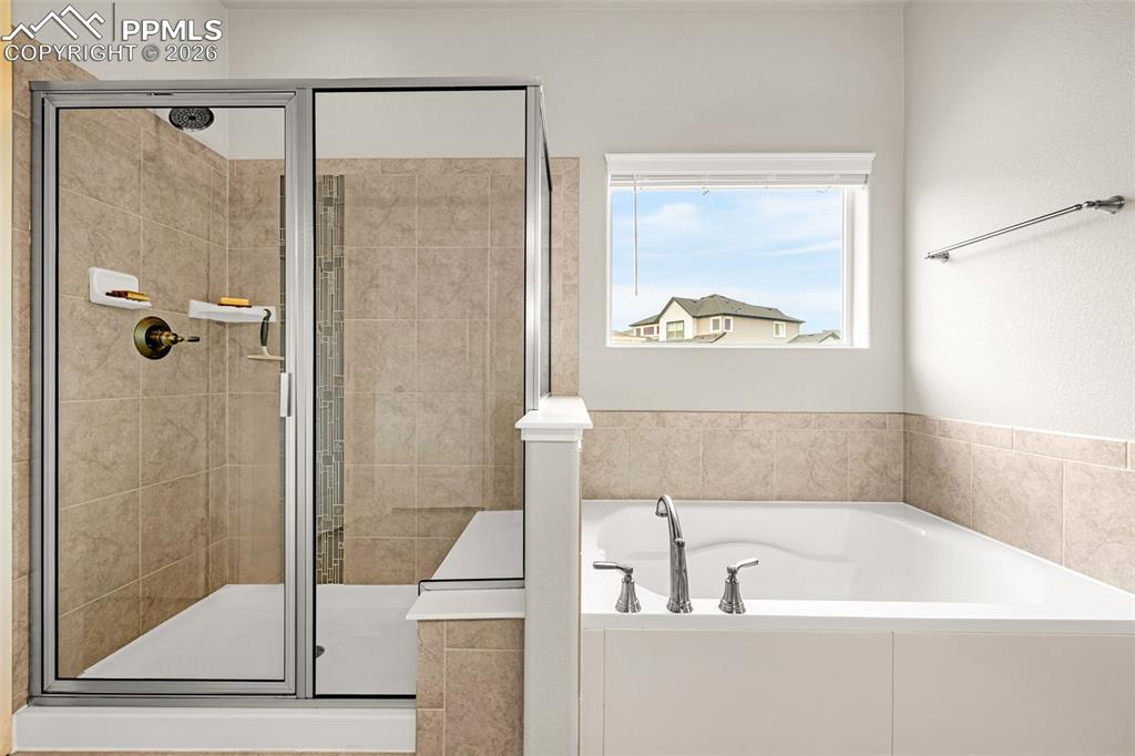 Image 22 of 41: Bathroom