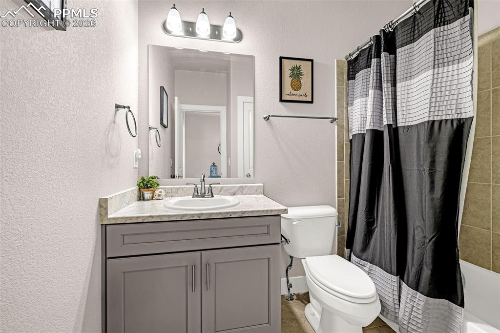 Image 26 of 41: Bathroom