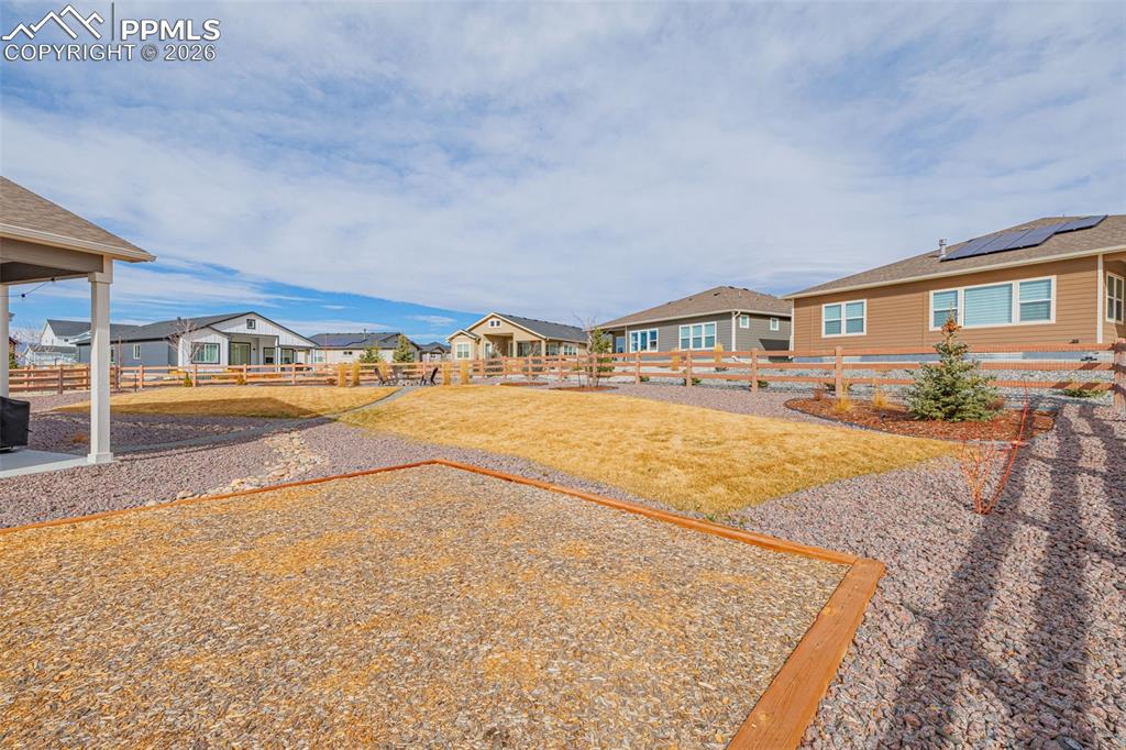 Image 38 of 41: Yard