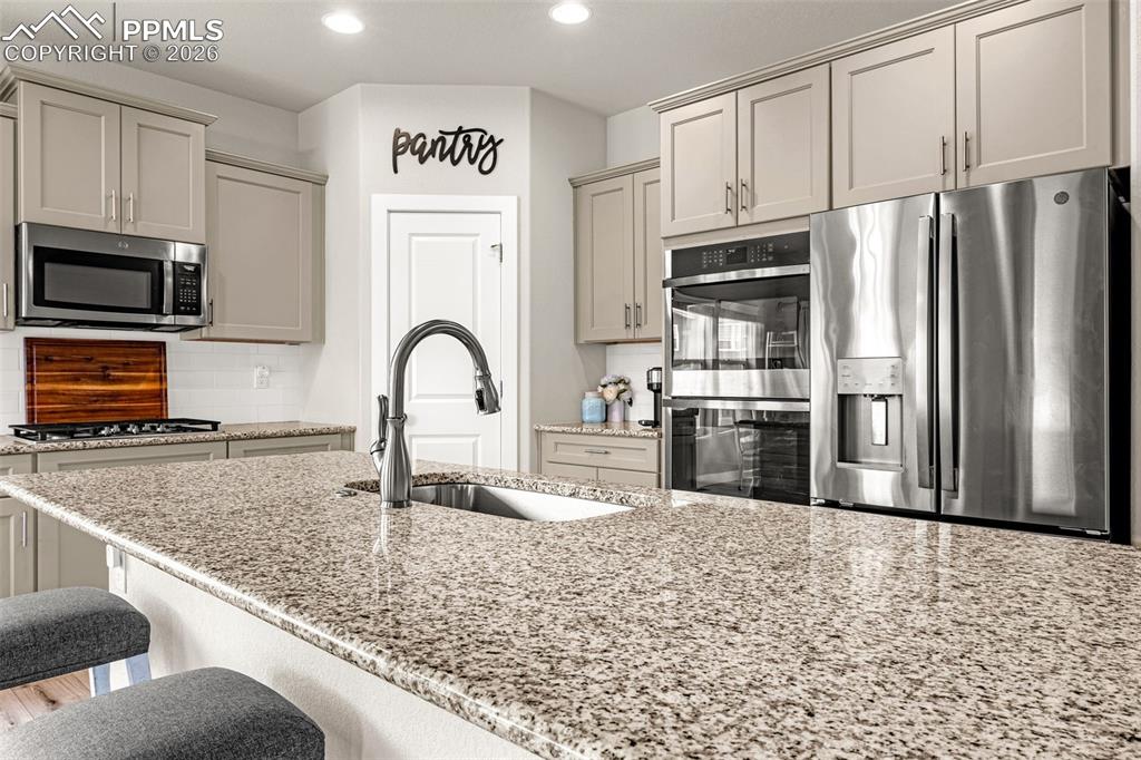 Image 8 of 41: Kitchen