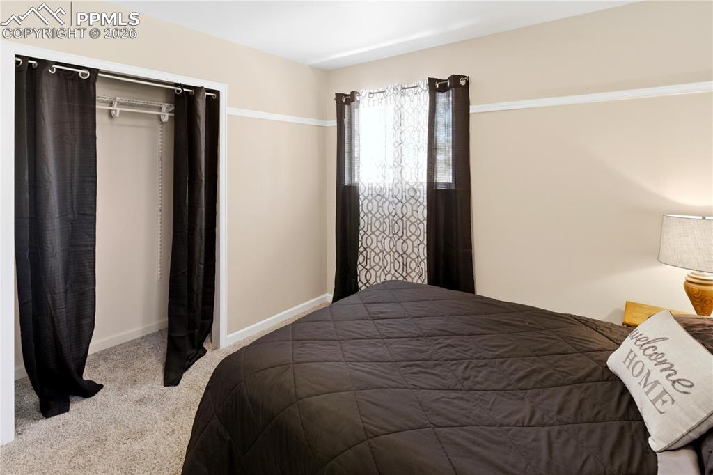 Image 22 of 42: Main Level Bed 3