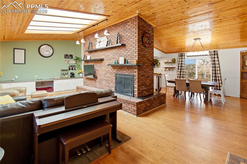 Image 3 of 42: Back of Structure