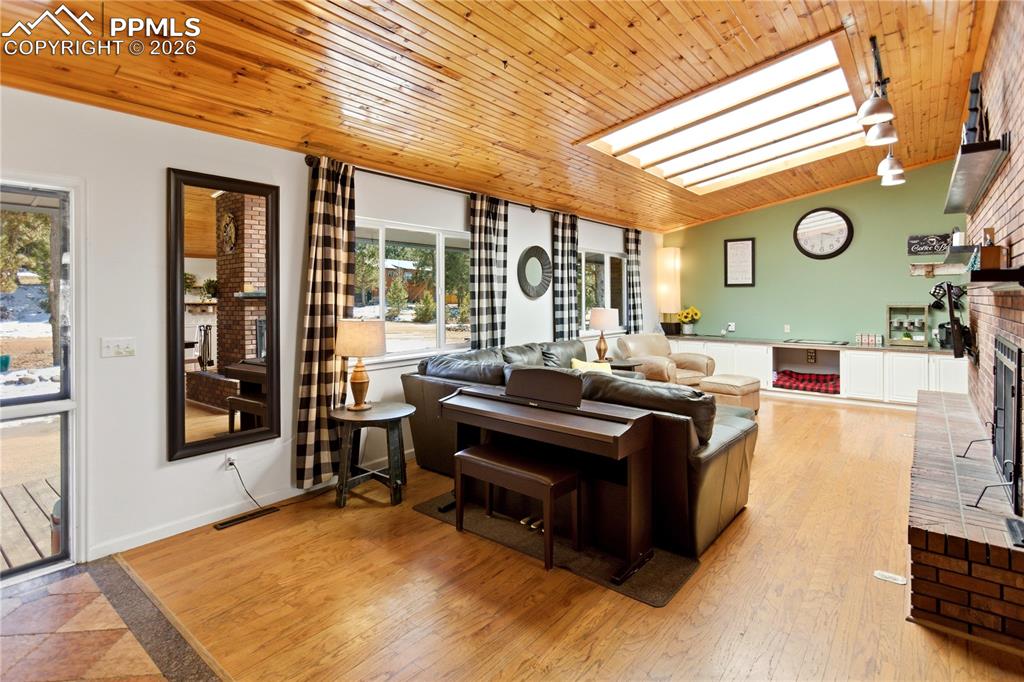 Image 4 of 42: Living-Dinin