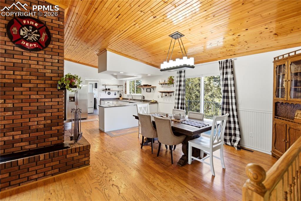 Image 6 of 42: Living Room