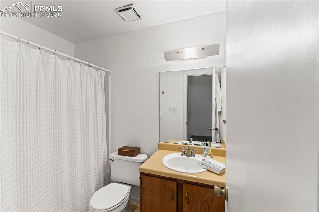 Image 11 of 20: Bathroom