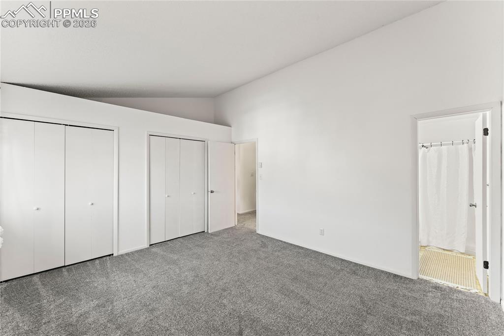 Image 15 of 20: Bedroom