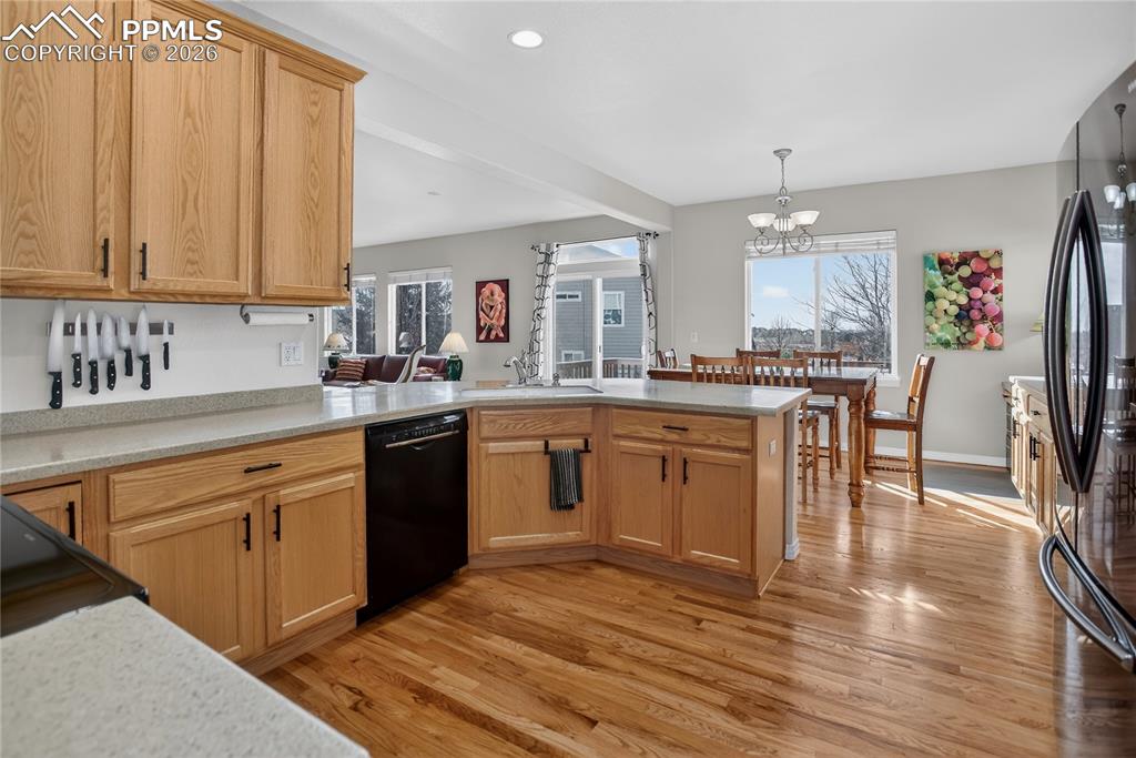 Image 10 of 49: Kitchen