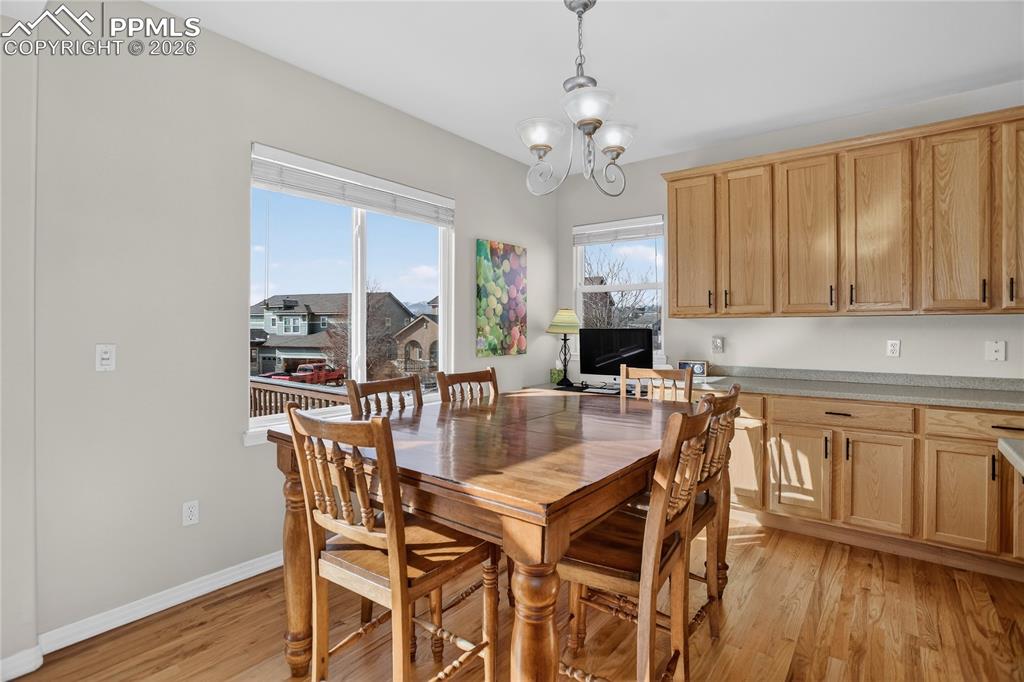 Image 13 of 49: Dining Area