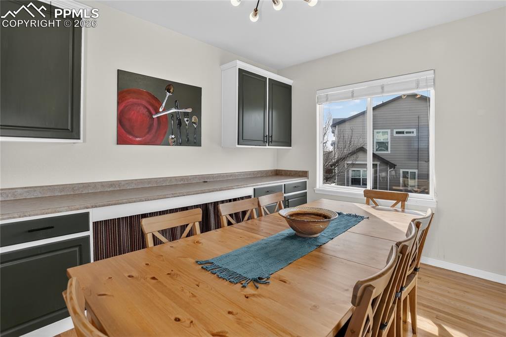 Image 17 of 49: Dining Area