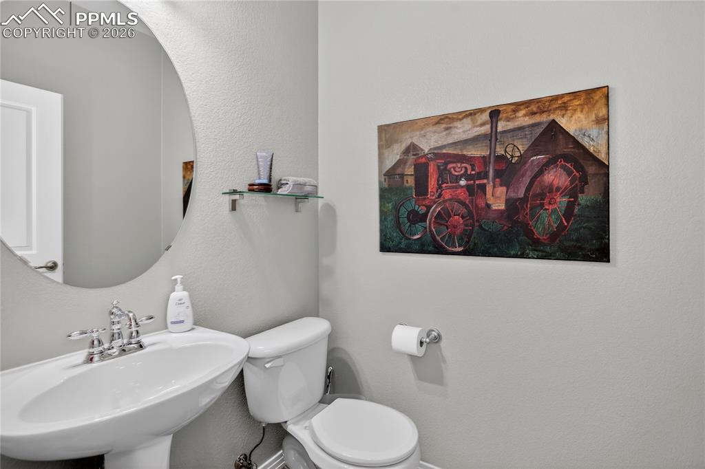 Image 20 of 49: Bathroom