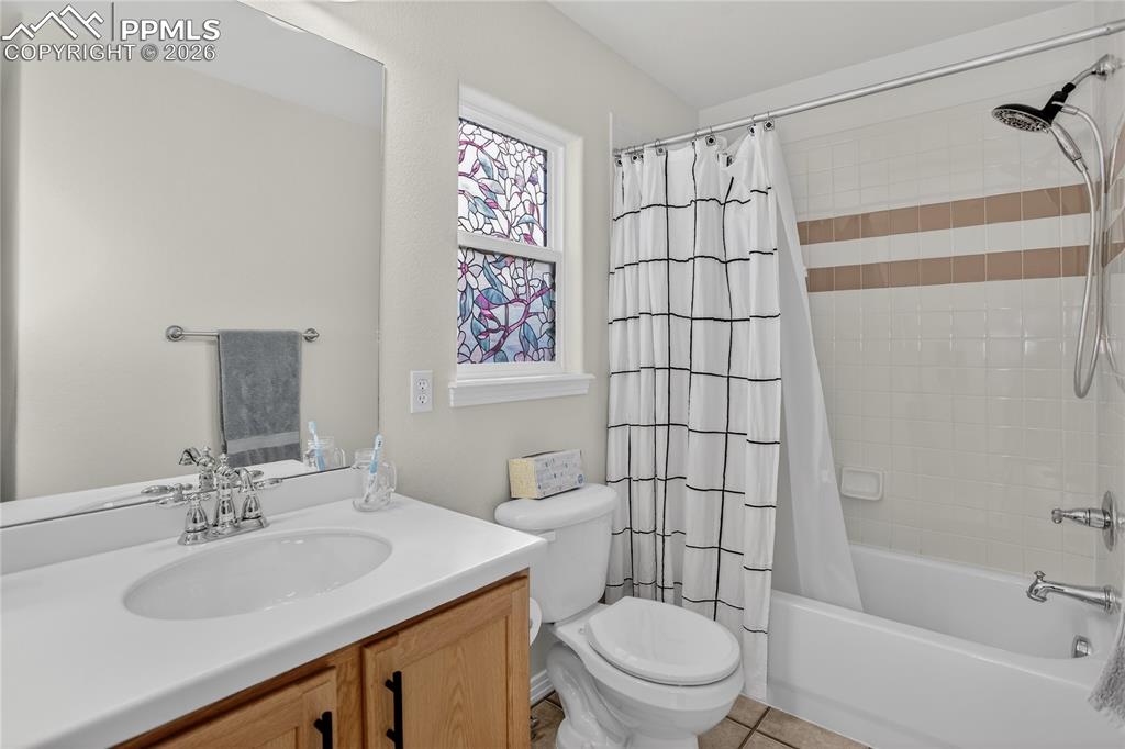 Image 27 of 49: Bathroom