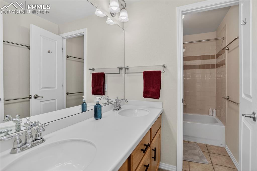 Image 35 of 49: Bathroom