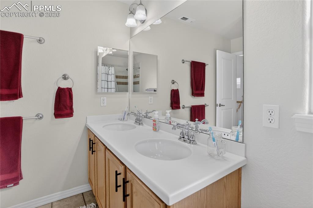 Image 43 of 49: Bathroom