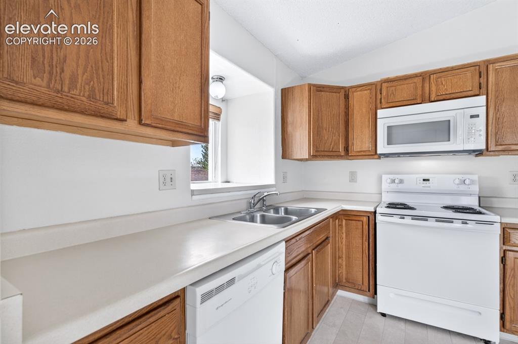 Image 11 of 37: Kitchen